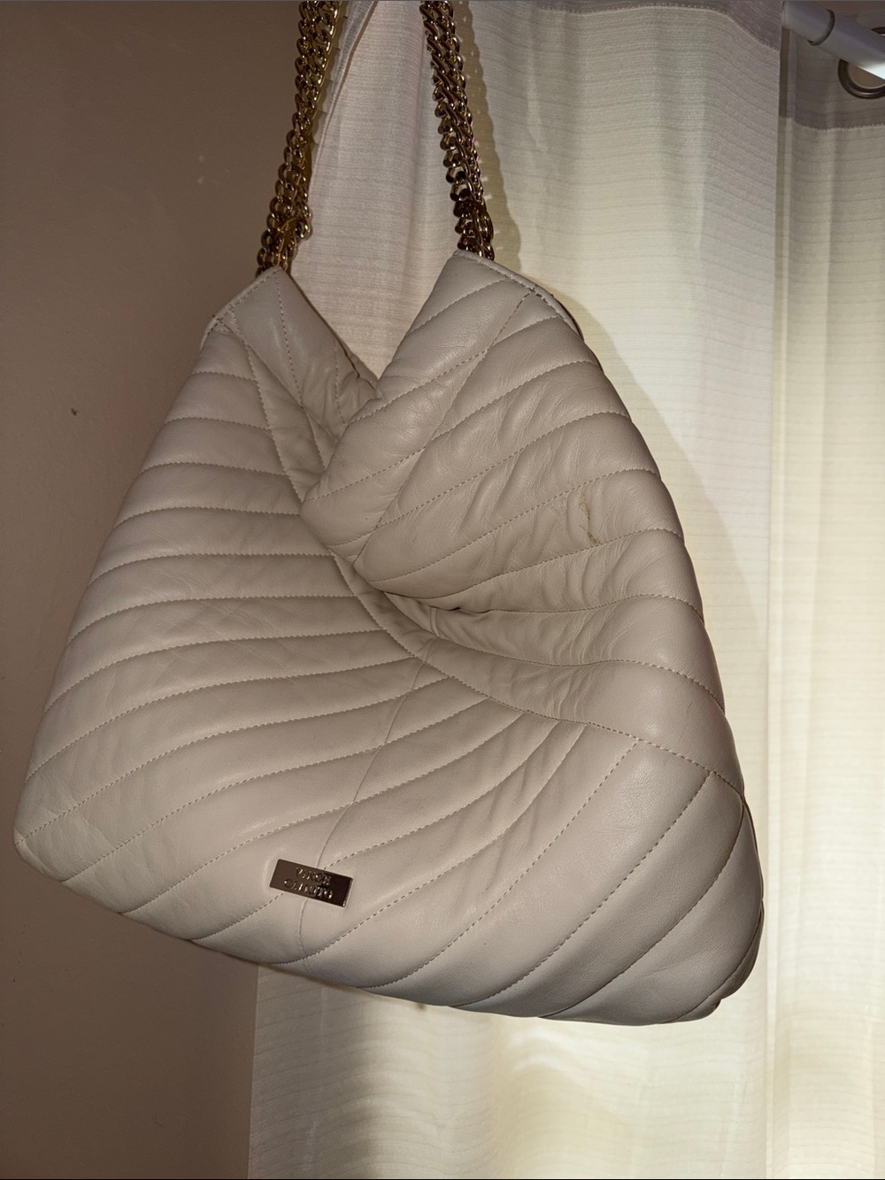 Quilted Cream Shoulder Bag with Gold Chain